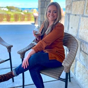 Meet your Posher, Claire